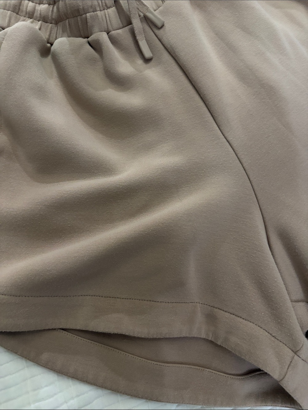 Varley Keely High rise short 4 inch size medium in a beige mocha color - Picture 10 of 15